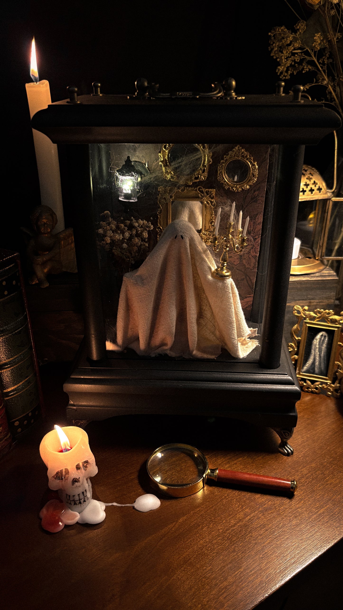 Haunted Manor sheet ghost Display
