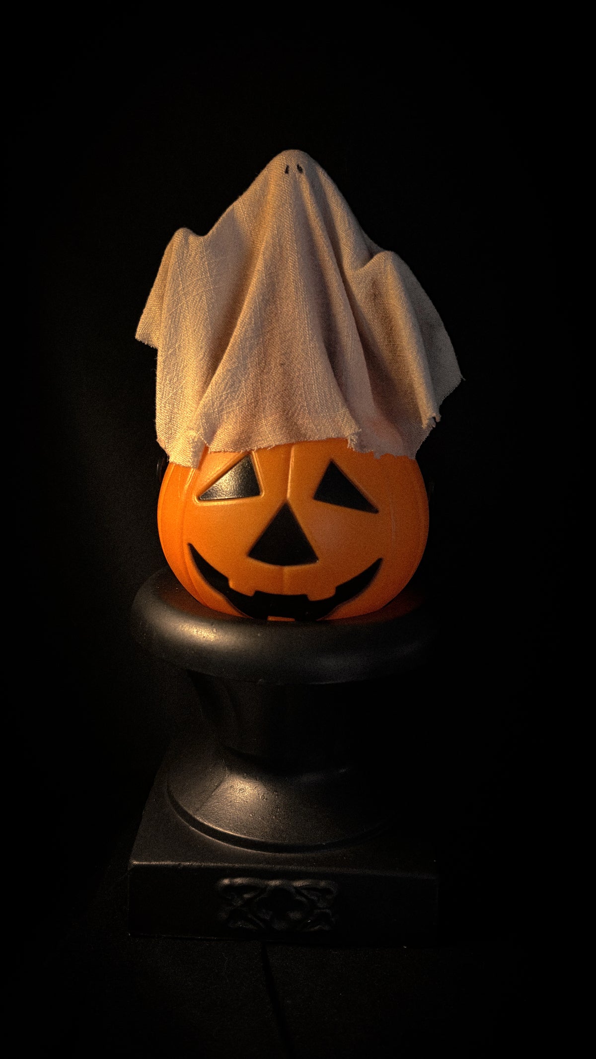 “ The Ghost and Pumpkin Statue “