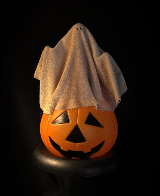 “ The Ghost and Pumpkin Statue “